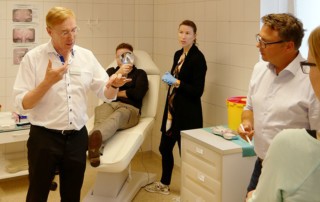 Im Workshop lernen Ärzte den ästhetischen und medizinischen Einsatz von Botox kennen.