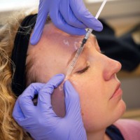 Im Botulinumtoxin-Workshop lernen Ärzte, Botox zur Faltenbehandlung einzusetzen.